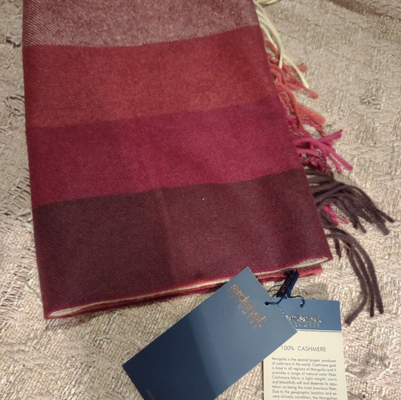 New Erdenet Cashmere scarf - Picture 1 of 4